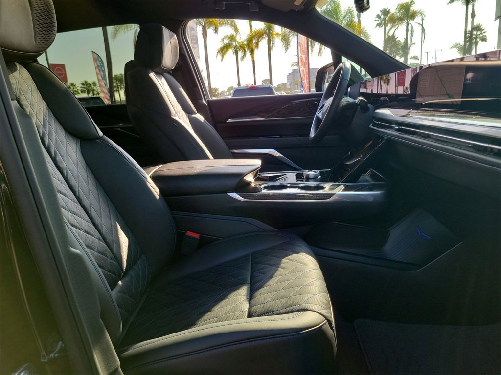 Used 2025 Cadillac Escalade IQ Sport 1 w/ LPO, ONYX Package image 26