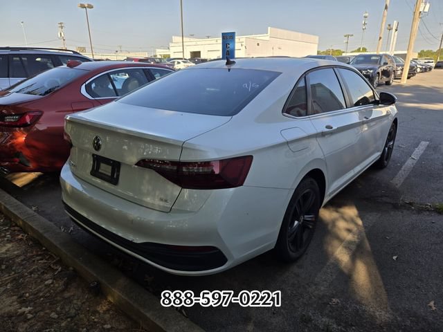 Used 2023 Volkswagen Jetta SE FWD image 4