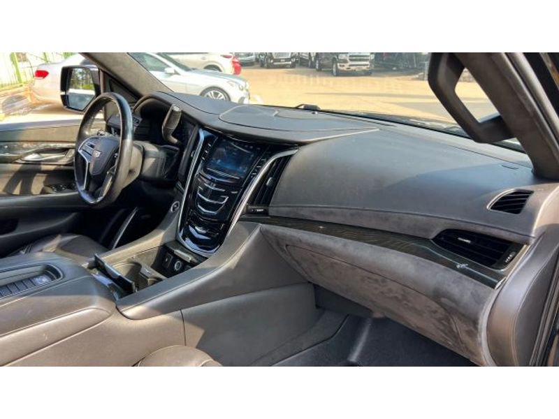 Used 2019 Cadillac Escalade Platinum w/ Escalade Sport Edition image 5