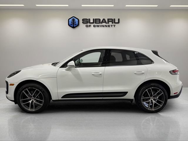 Used 2025 Porsche Macan AWD/4WD image 2