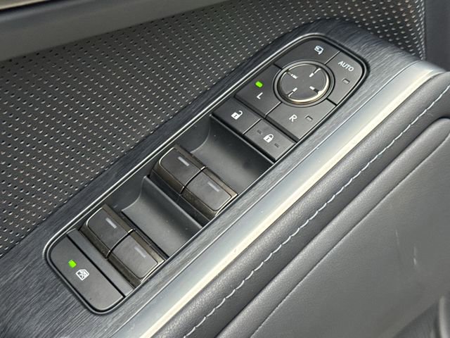 Used 2025 Lexus GX 550 w/ Accessory Package (2T) AWD/4WD image 21