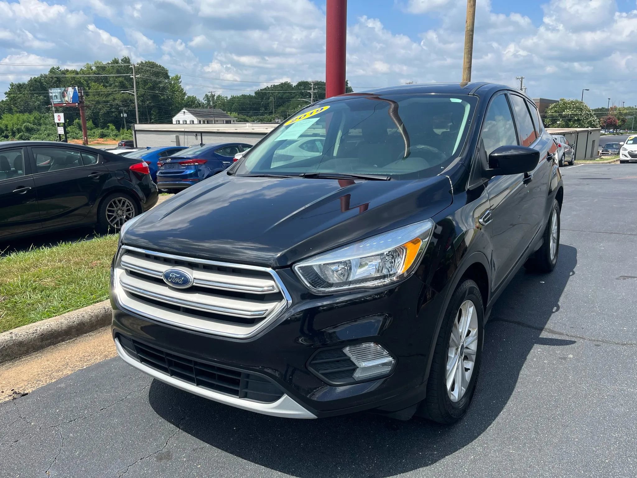 Used 2019 Ford Escape SE image 3