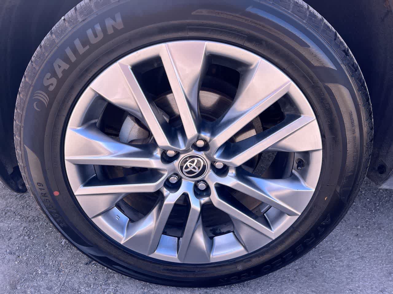 Used 2023 Toyota RAV4 XLE Premium AWD/4WD image 10