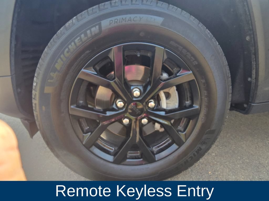 Used 2024 Jeep Grand Cherokee Altitude AWD/4WD image 9