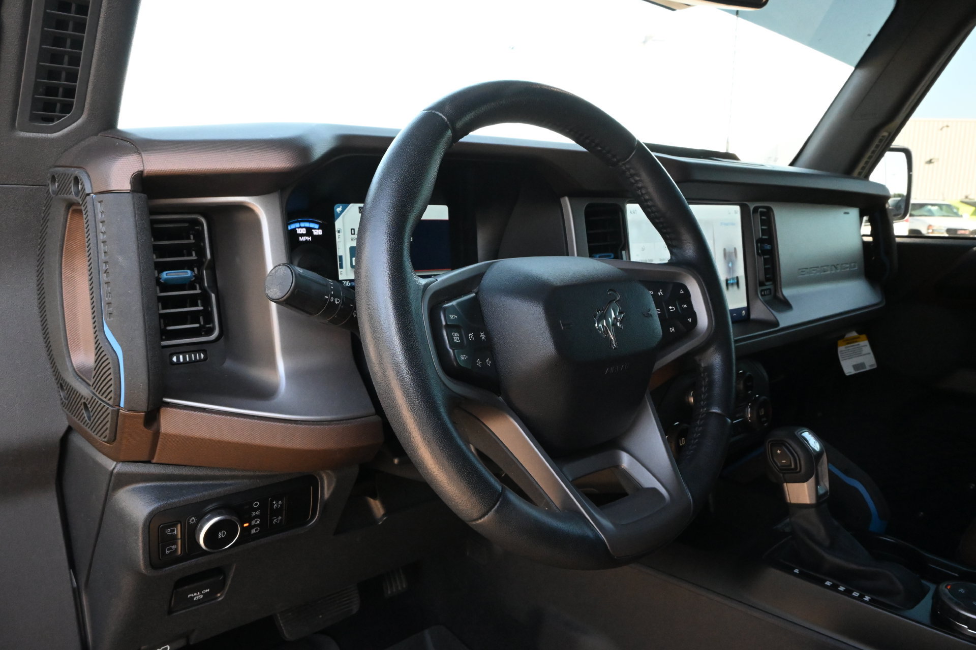 Used 2023 Ford Bronco Outer Banks AWD/4WD image 16