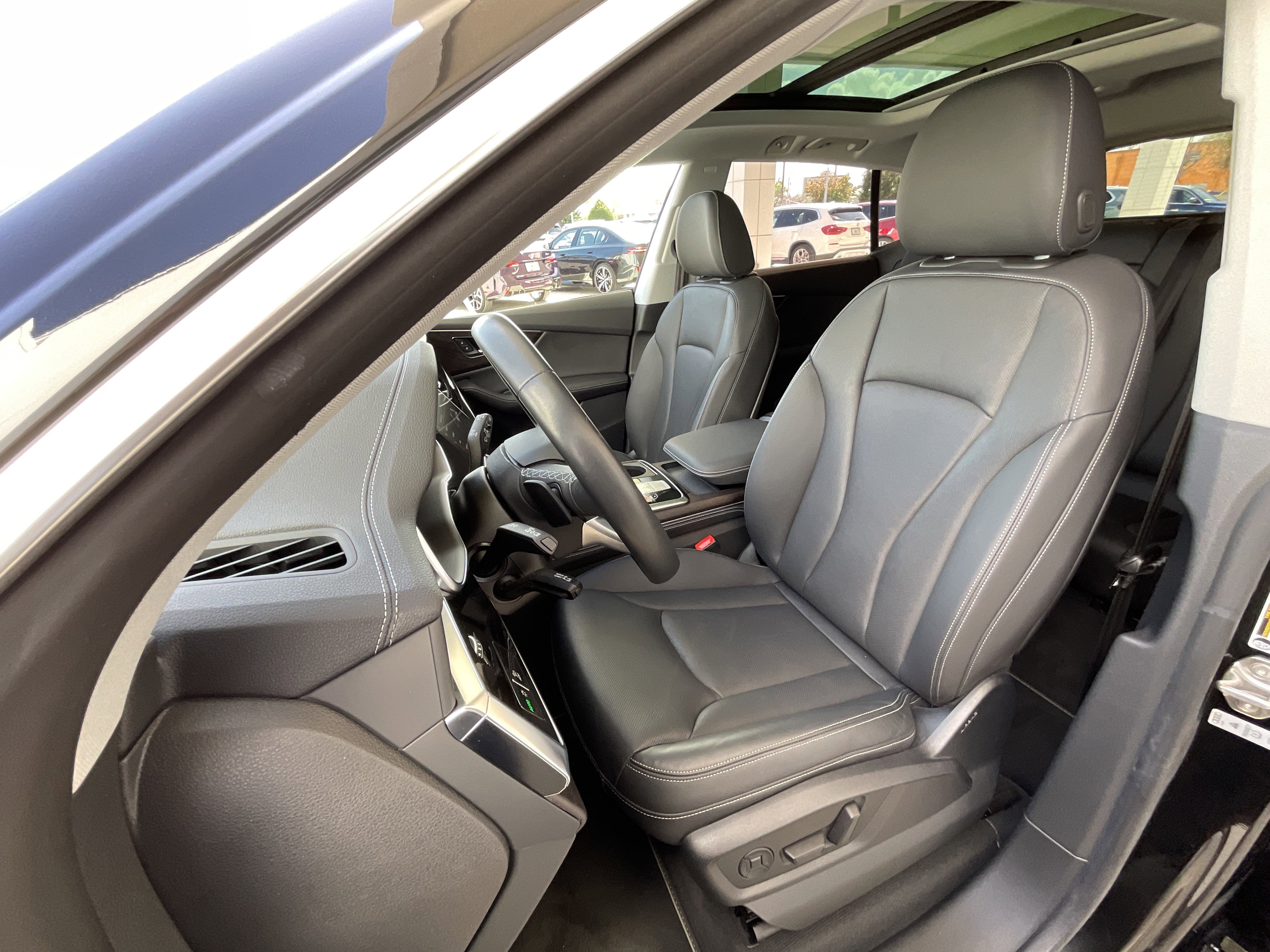 Used 2023 Audi Q8 Prestige image 11