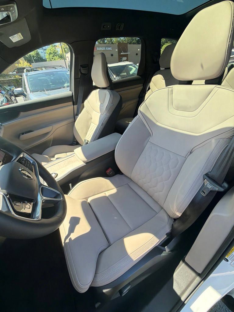 Used 2025 Volvo EX90 Plus AWD/4WD image 13