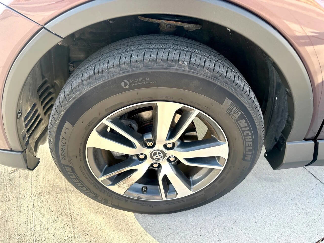 Used 2018 Toyota RAV4 XLE image 20
