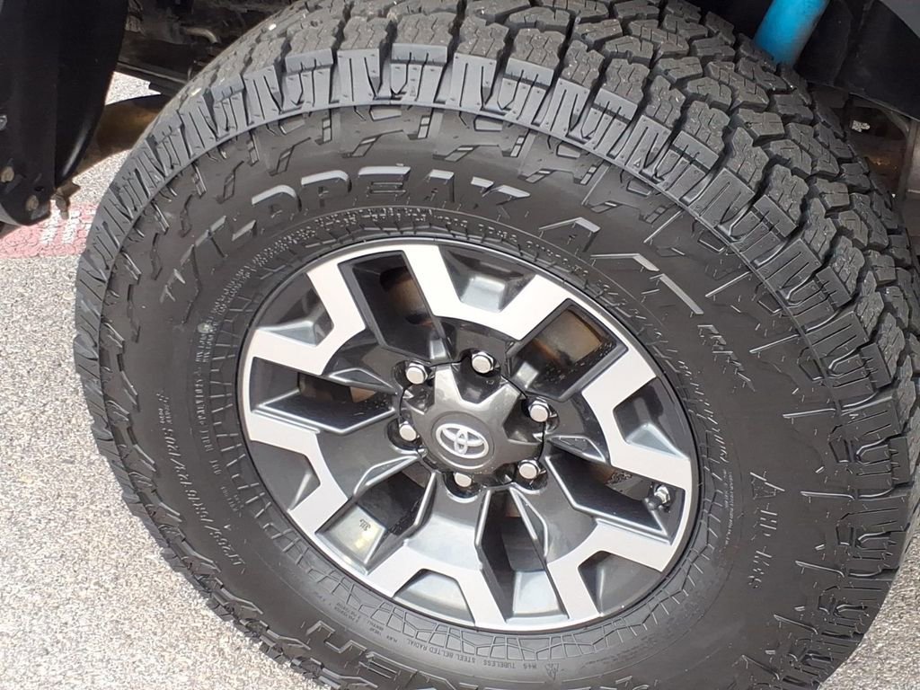 Used 2019 Toyota Tacoma TRD Off-Road w/ TRD Premium Off Road Package image 9