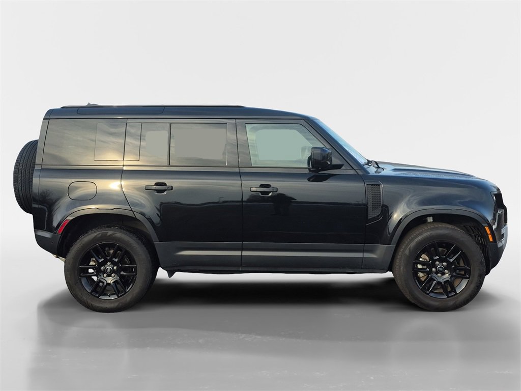 Used 2025 Land Rover Defender 110 S image 3