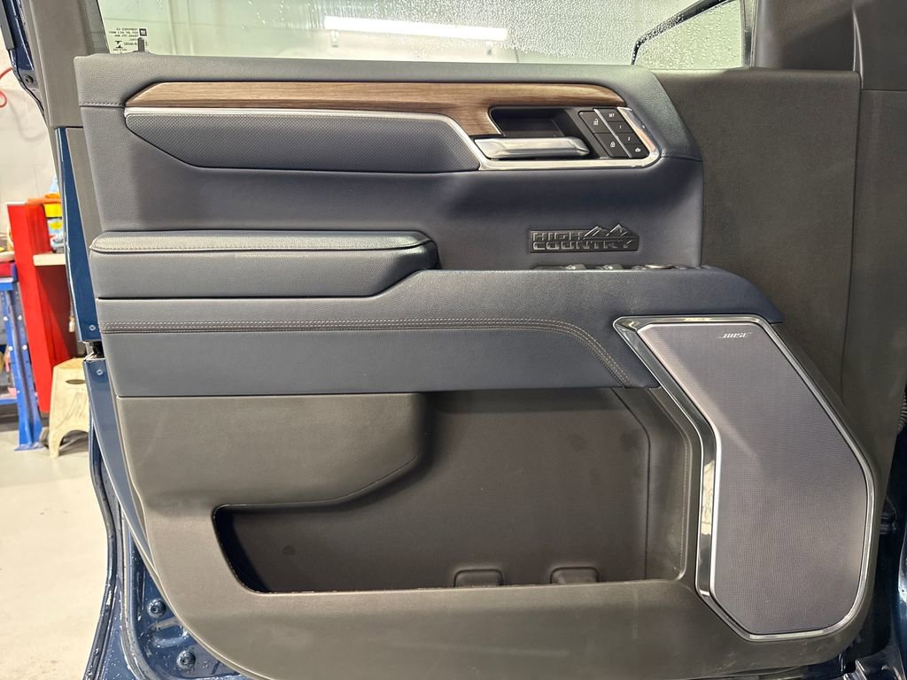 Used 2023 Chevrolet Silverado 1500 High Country w/ High Country Premium Package AWD/4WD image 31