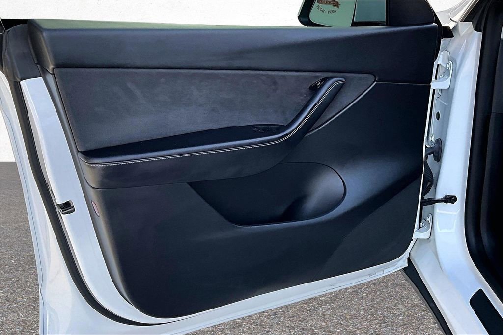 Used 2021 Tesla Model Y Long Range AWD/4WD image 19