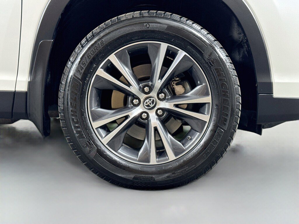 Used 2019 Toyota Highlander Plus AWD/4WD image 42