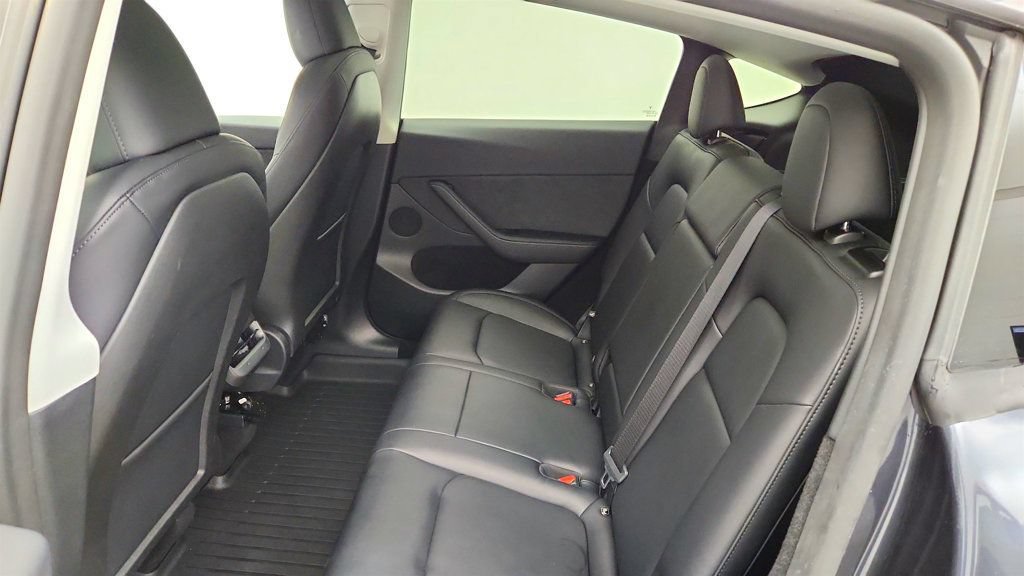 Used 2025 Tesla Model Y Long Range RWD image 26