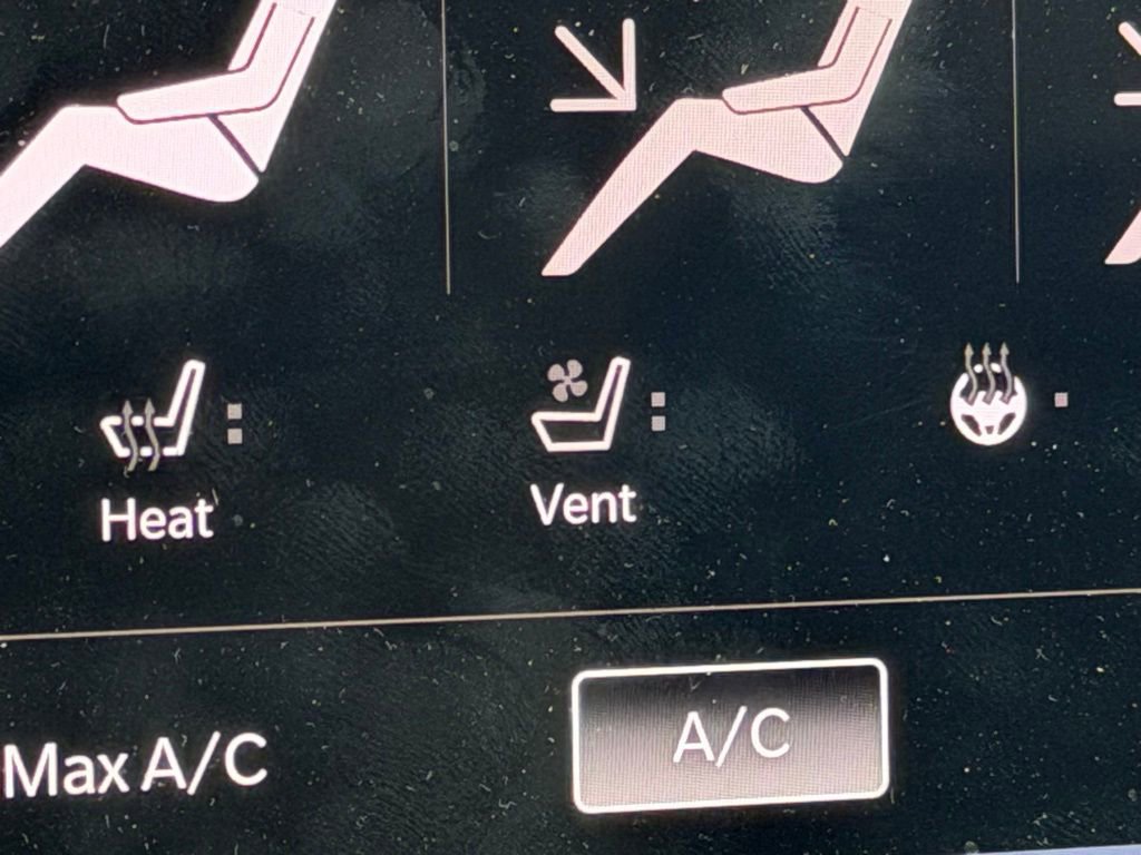 Used 2023 Chrysler Pacifica Limited image 22