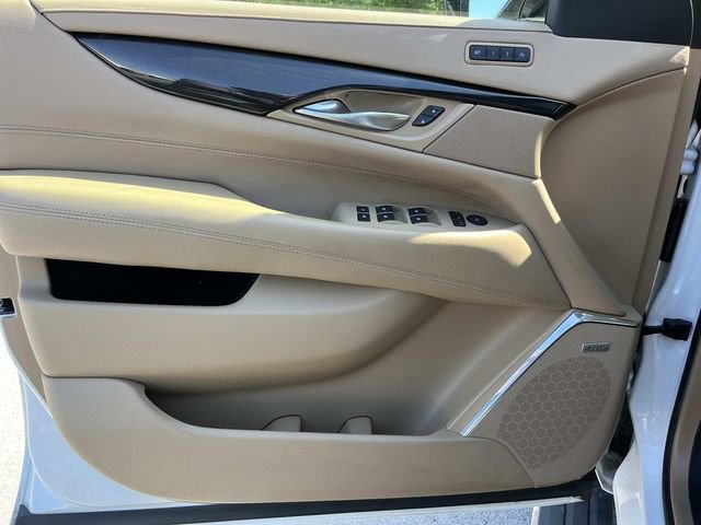 Used 2018 Cadillac Escalade ESV Platinum AWD/4WD image 36