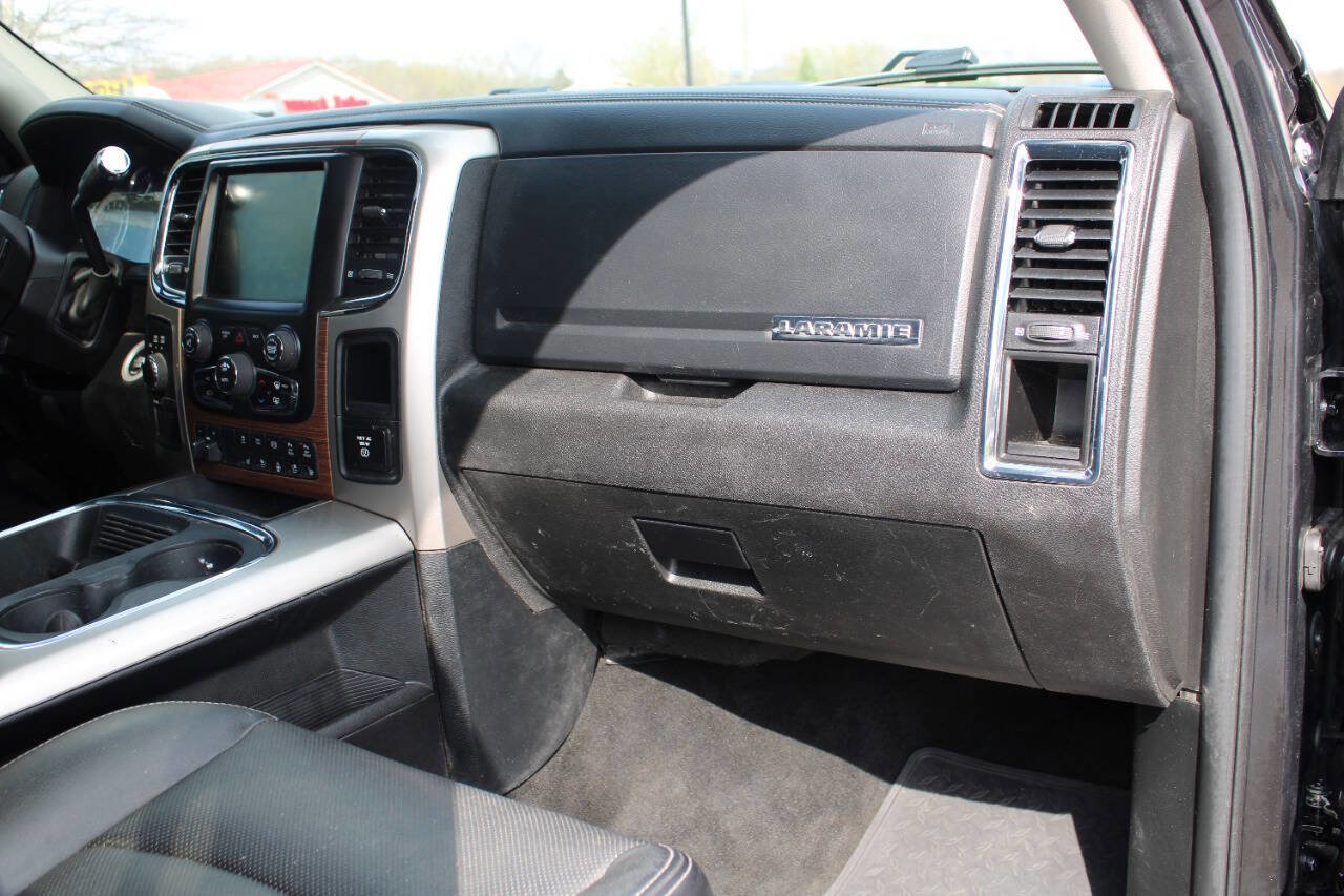 Used 2016 RAM 2500 Laramie w/ Sport Appearance Group image 40