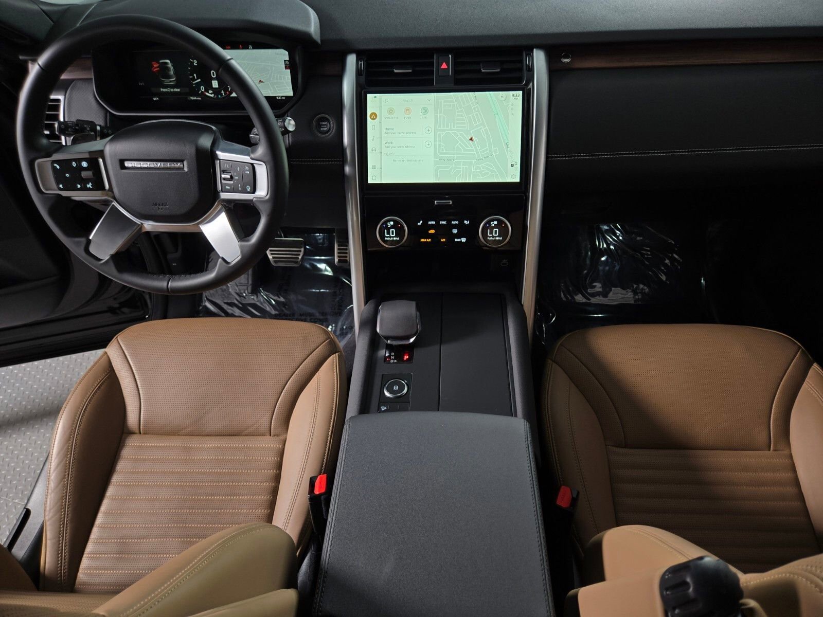 Used 2025 Land Rover Discovery Dynamic SE image 14