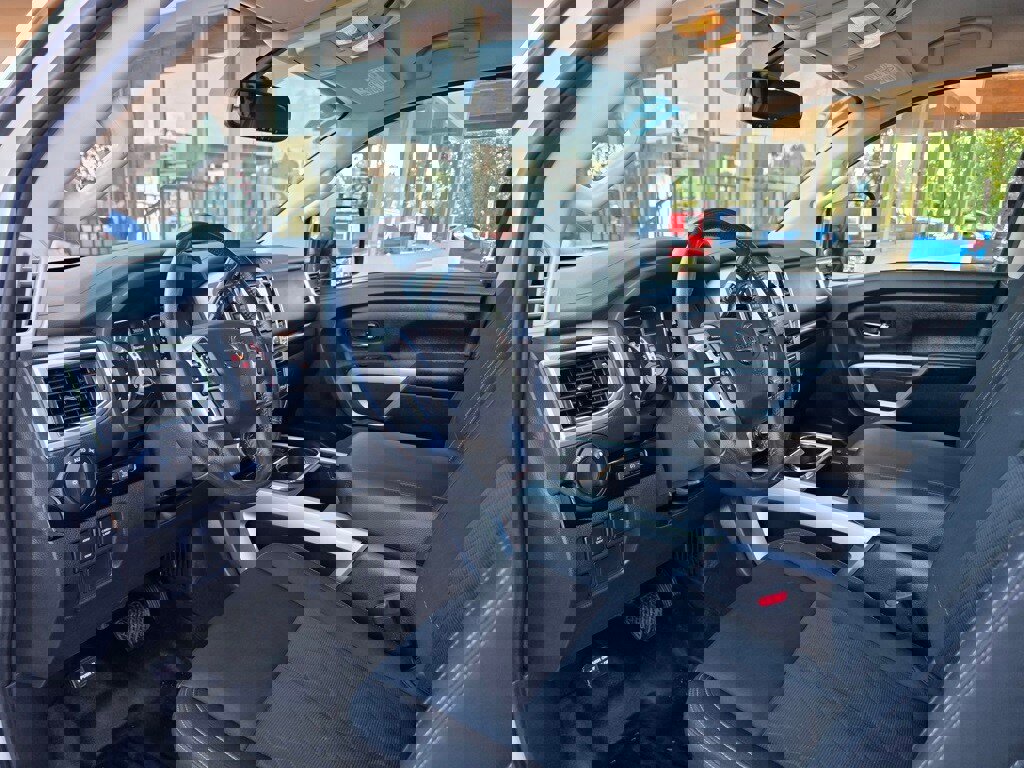 Used 2019 Nissan Titan SV w/ SV Convenience Package image 10