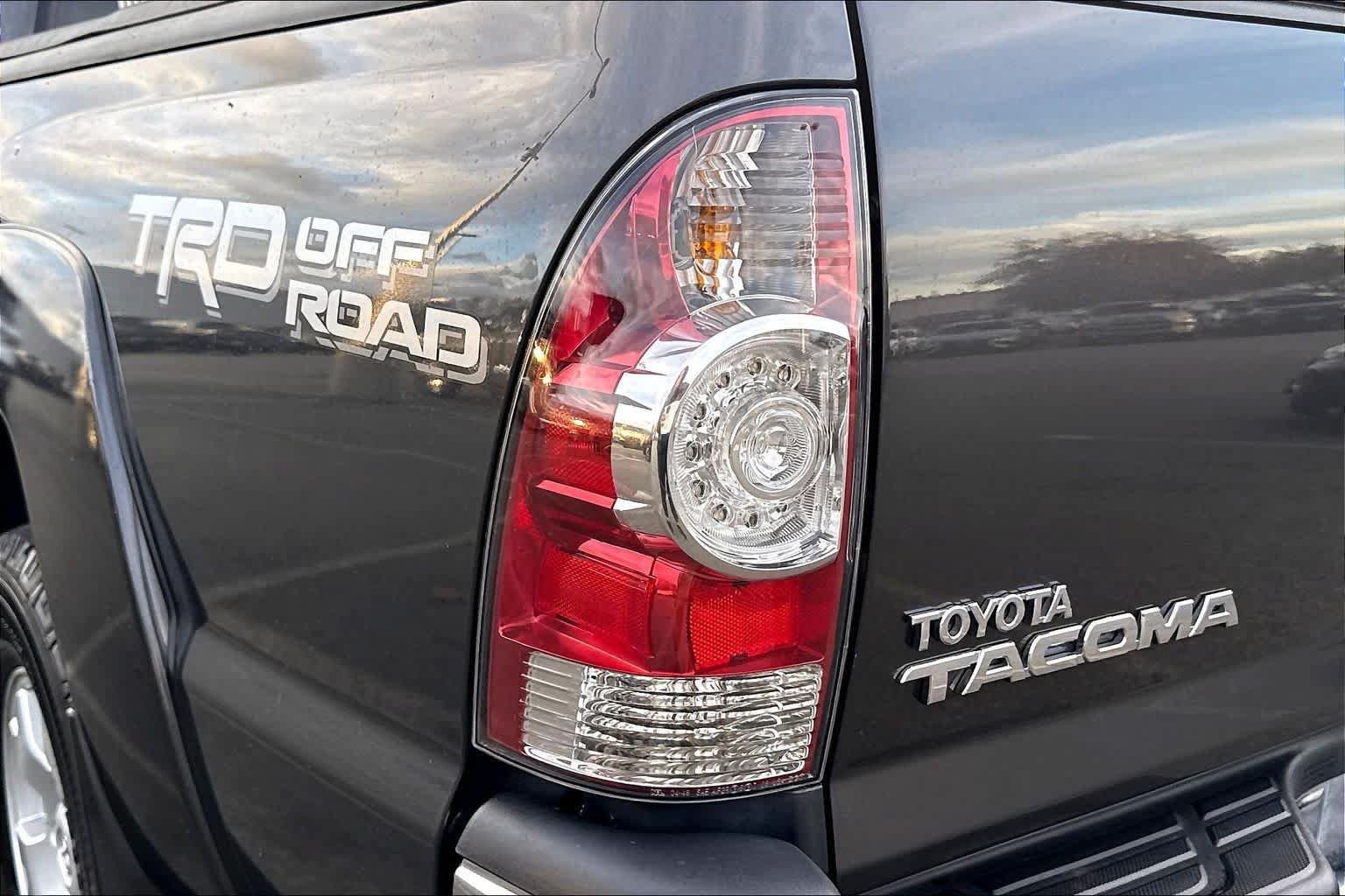 Used 2015 Toyota Tacoma 4x4 Double Cab w/ TRD Off-Road Package image 29