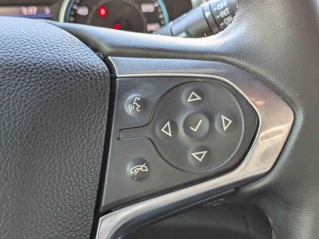 Used 2023 Chevrolet Traverse LT image 28