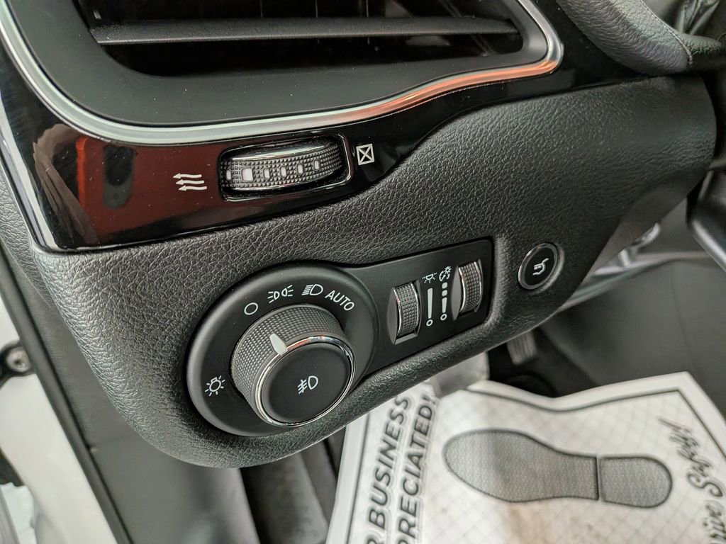 Certified 2023 Jeep Cherokee Altitude Lux image 21