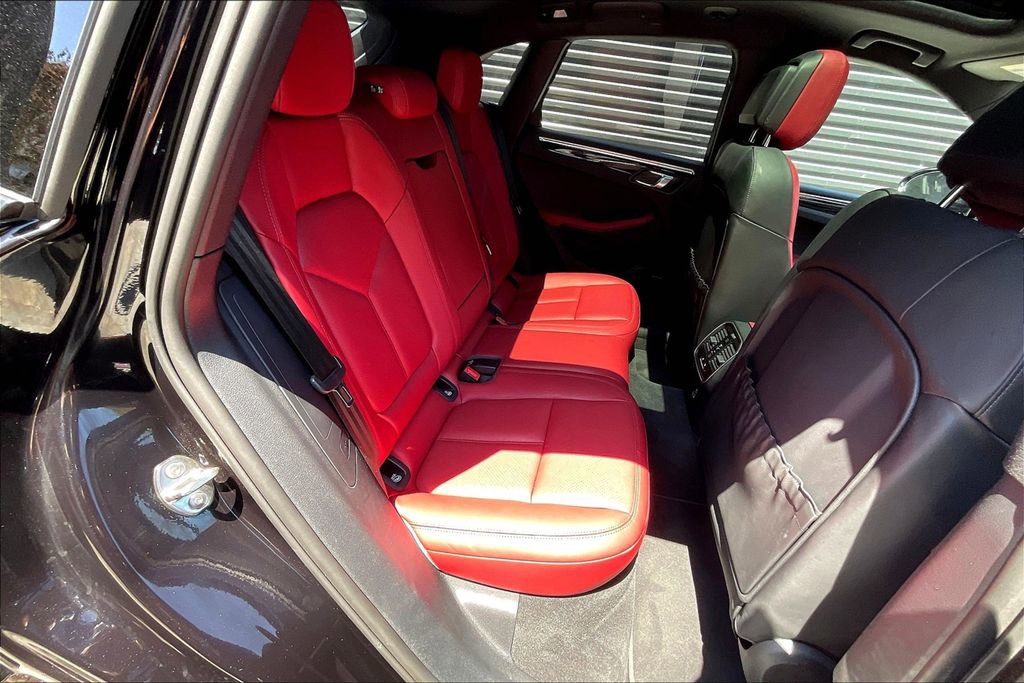 Certified 2025 Porsche Macan image 21