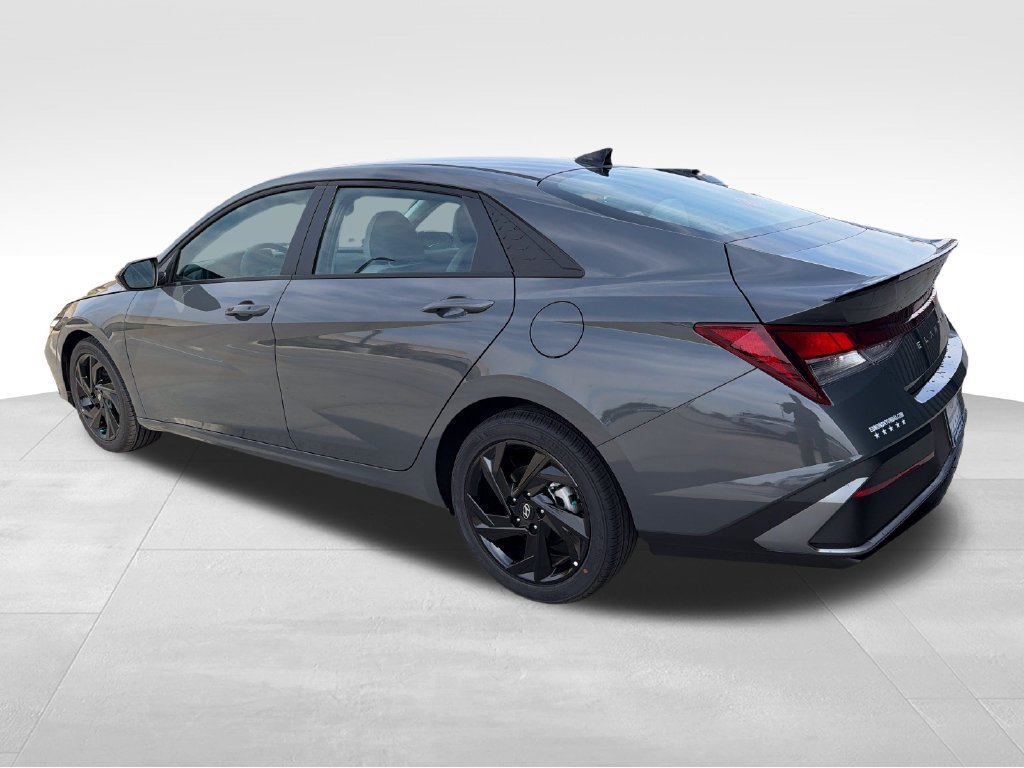 New 2026 Hyundai Elantra SEL Sport FWD image 4