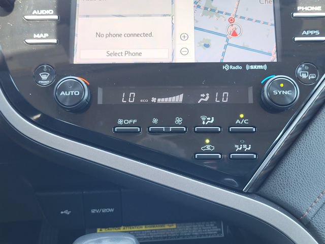 Used 2020 Toyota Camry XLE w/ Sunroof Package FWD image 18