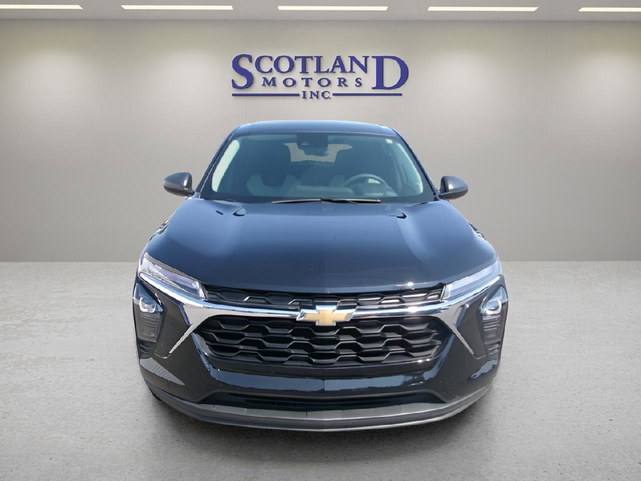 Used 2025 Chevrolet Trax LS image 3