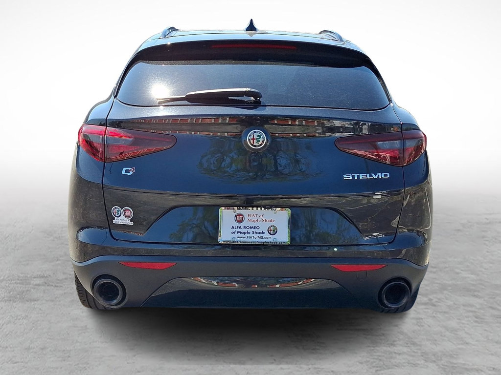 Used 2023 Alfa Romeo Stelvio Sprint image 4