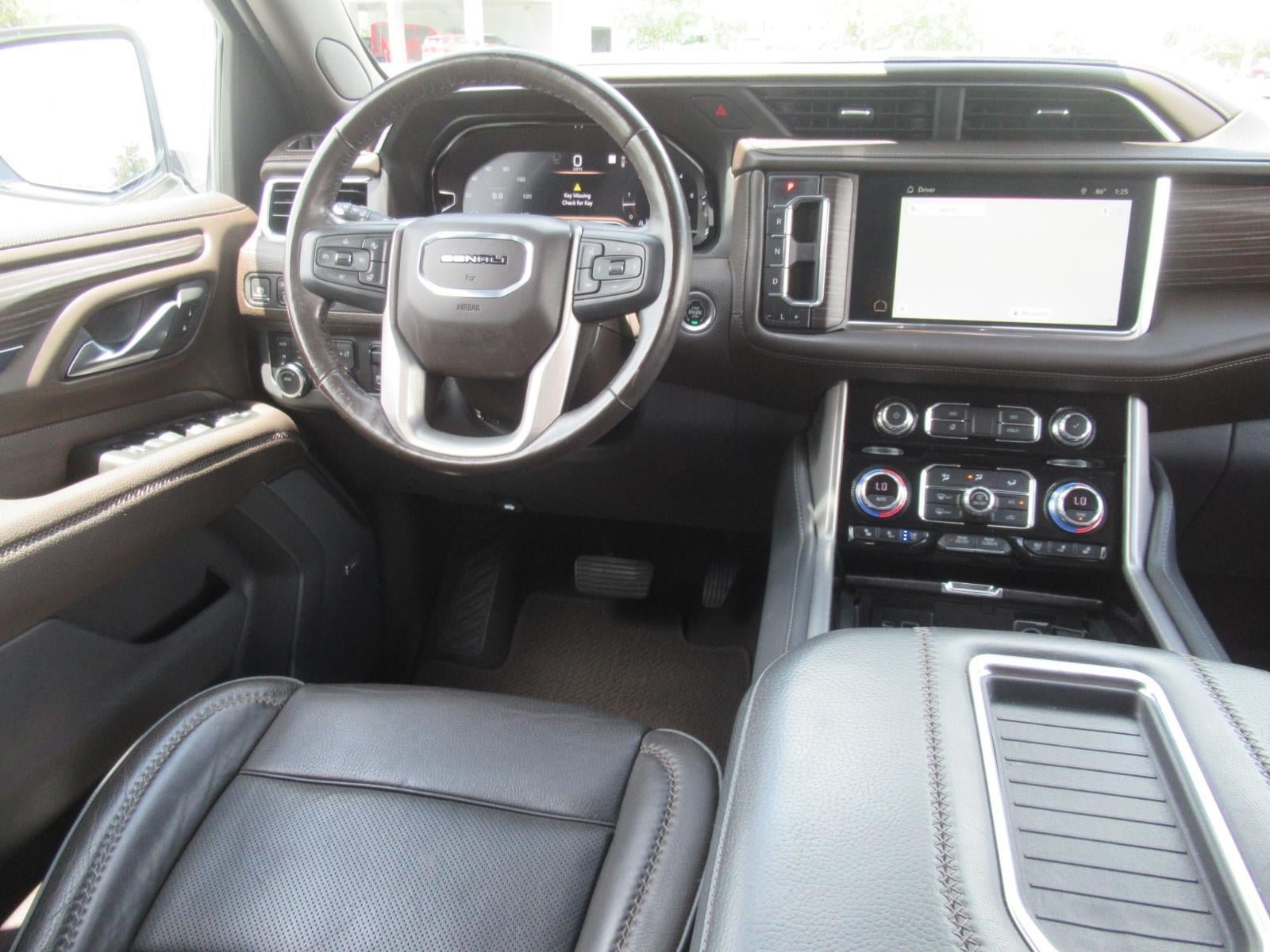Used 2022 GMC Yukon XL Denali w/ Advanced Technology Package AWD/4WD image 13