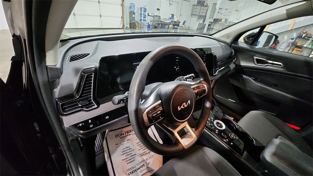 Used 2024 Kia Sportage LX image 10