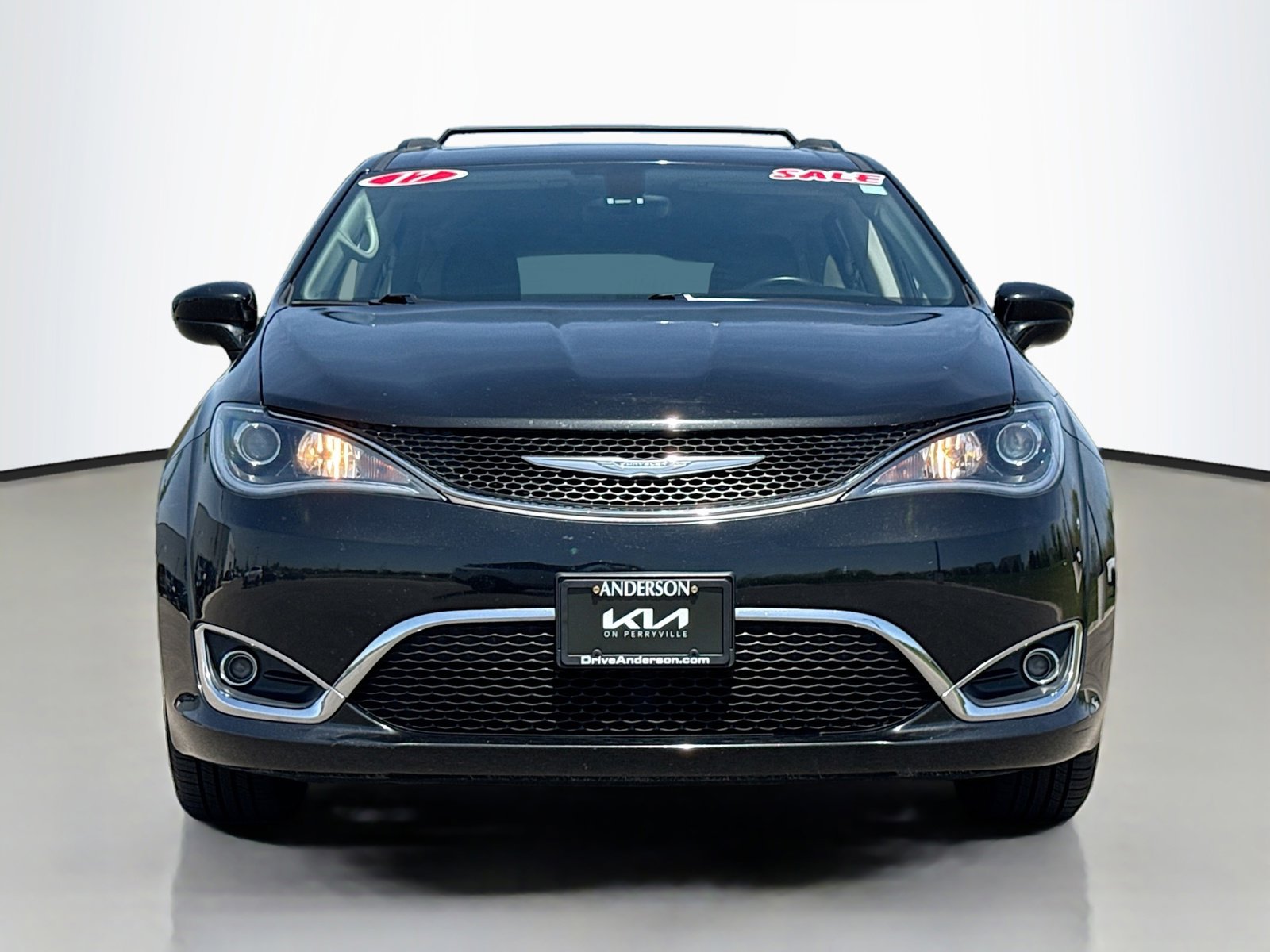 Used 2017 Chrysler Pacifica Touring-L w/ Tire & Wheel Group FWD image 18