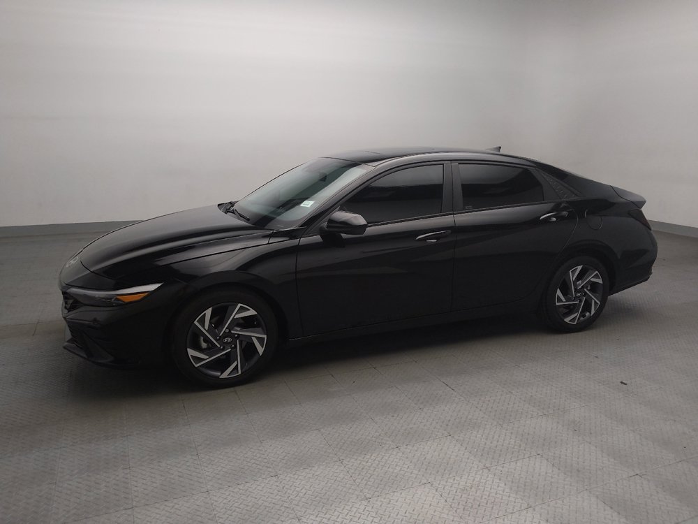 Used 2025 Hyundai Elantra SEL FWD image 2