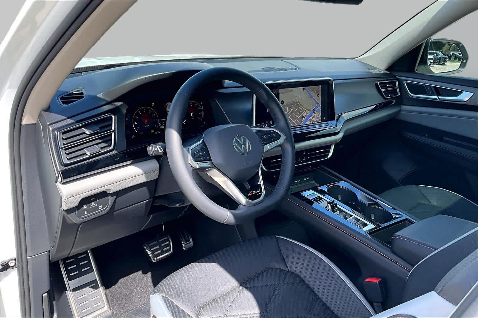 Used 2024 Volkswagen Atlas Peak Edition SEL AWD/4WD image 16