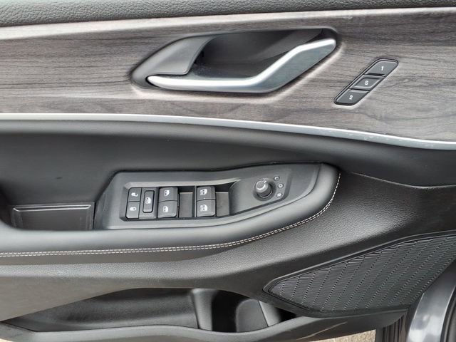 Used 2023 Jeep Grand Cherokee Limited w/ Black Appearance Package AWD/4WD image 27