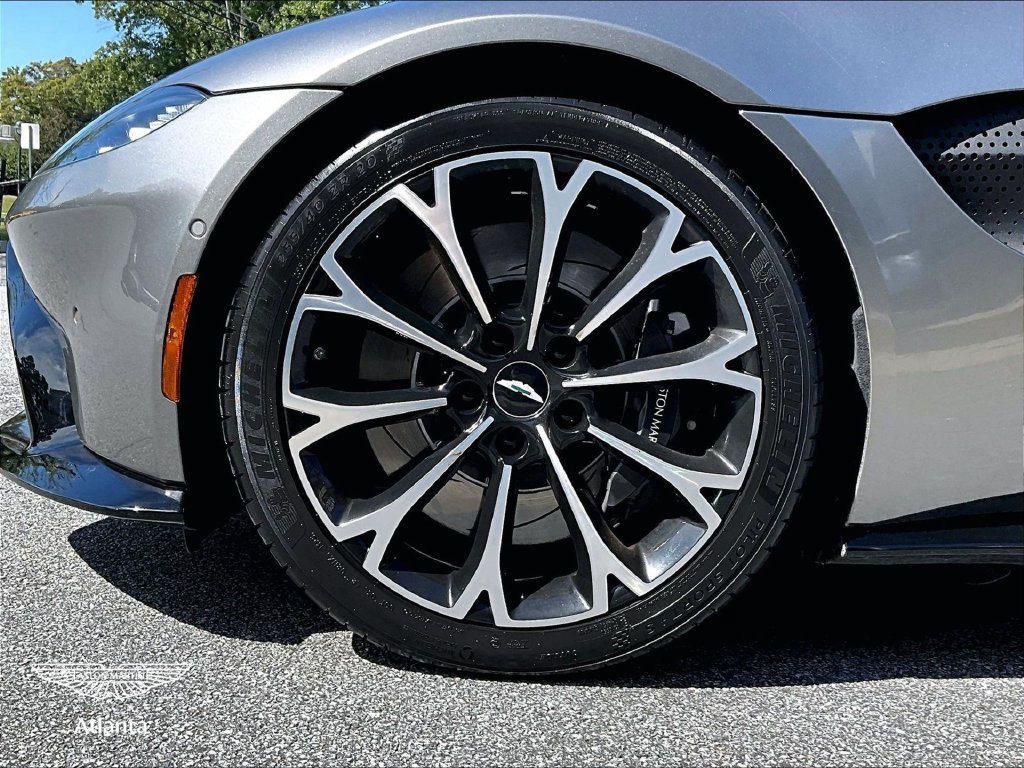 Used 2019 Aston Martin V8 Vantage Coupe RWD image 9