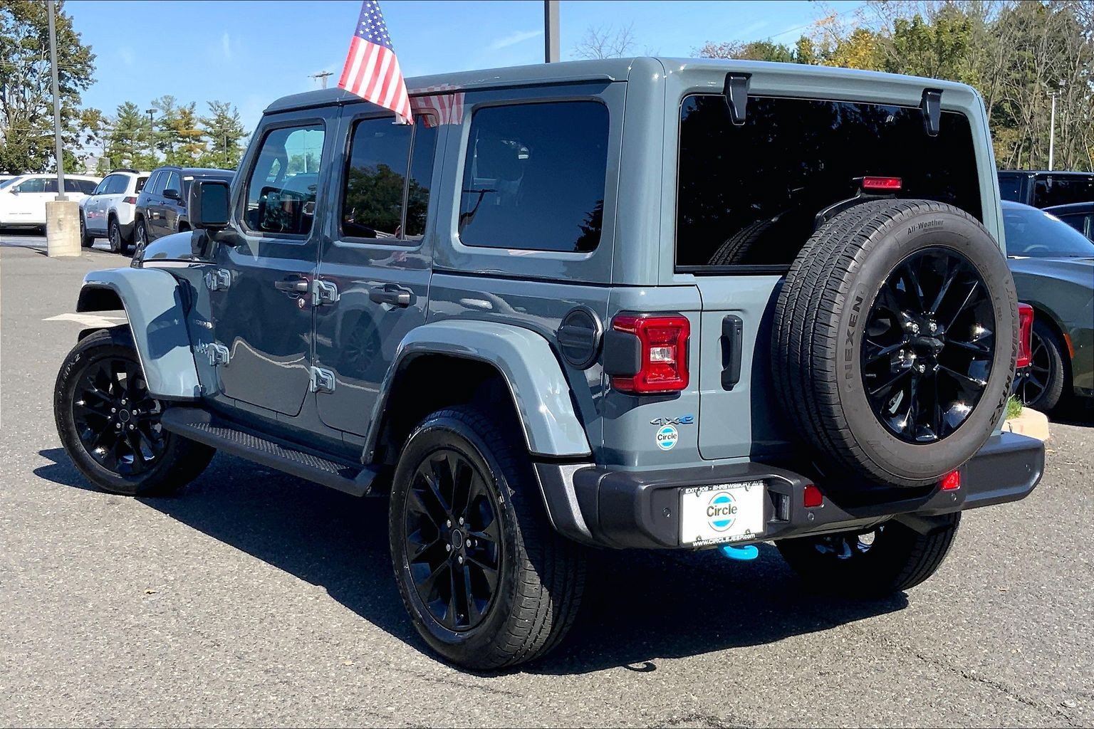 Used 2024 Jeep Wrangler Unlimited Sahara w/ Technology Group AWD/4WD image 11