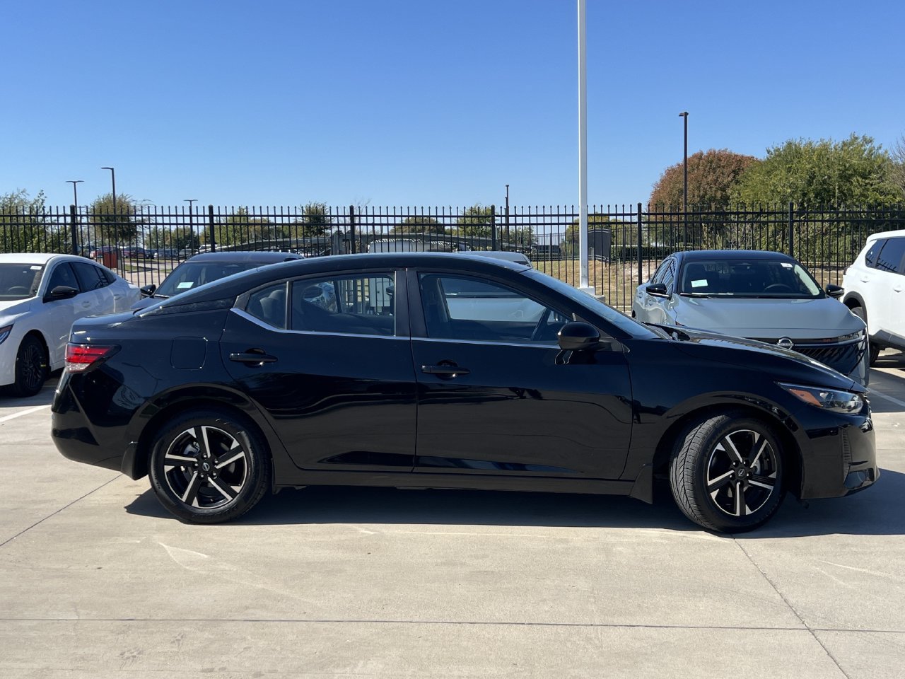 Used 2025 Nissan Sentra SV FWD image 3