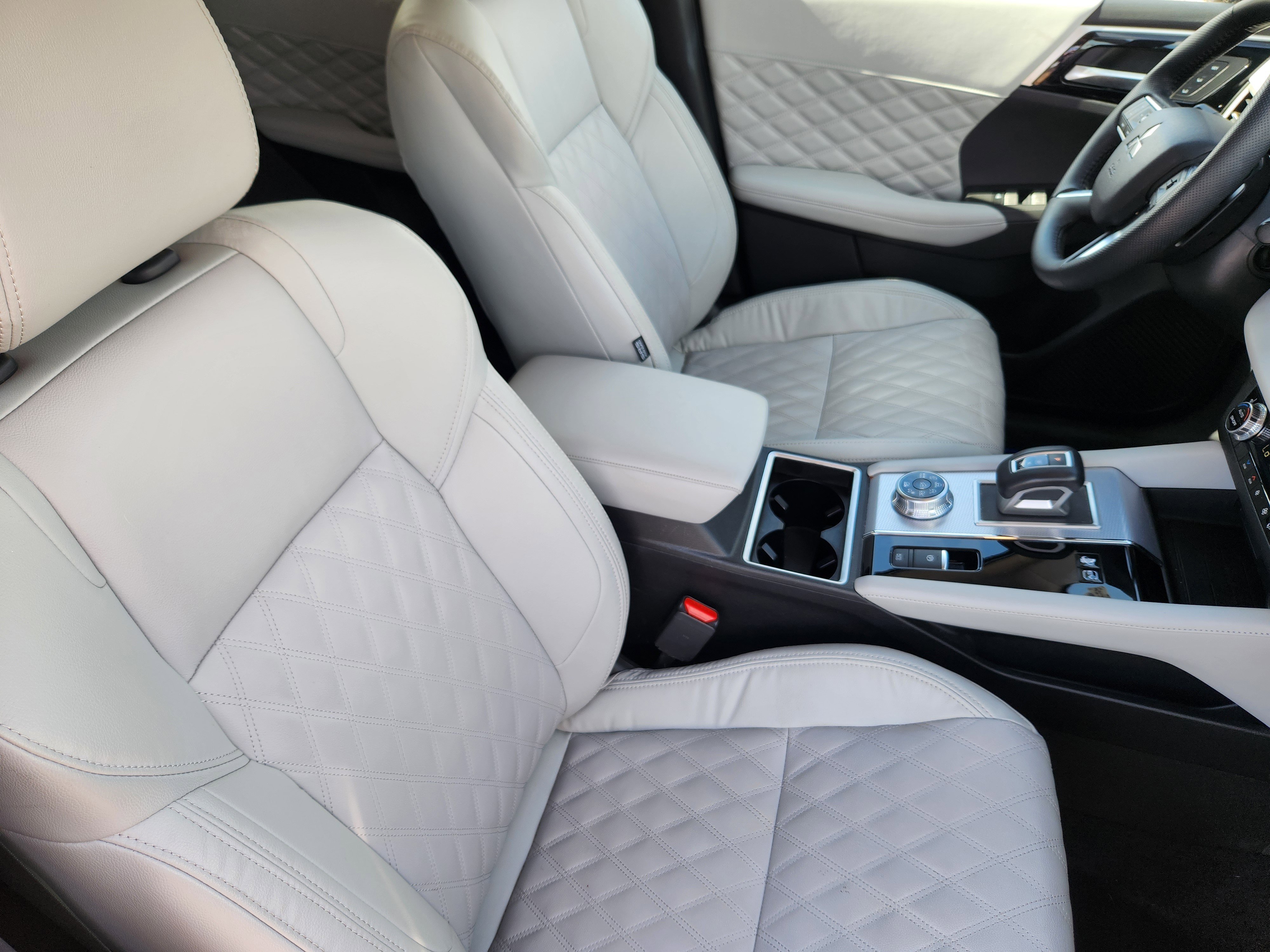 Used 2024 Mitsubishi Outlander SEL AWD/4WD image 10