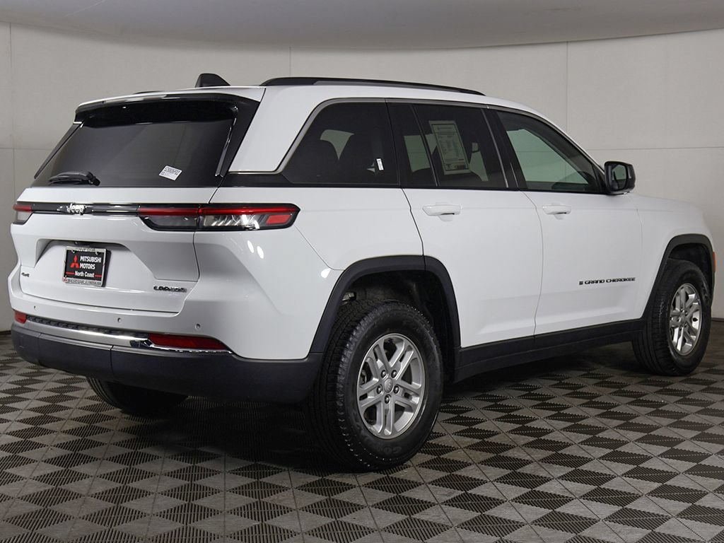 Used 2023 Jeep Grand Cherokee Laredo AWD/4WD image 8