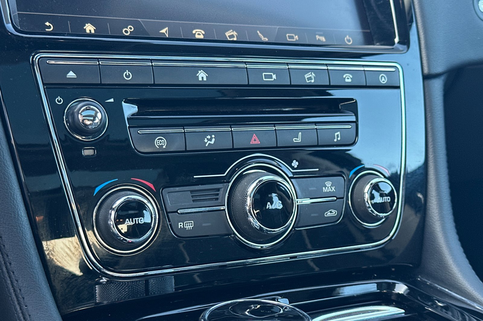 Used 2019 Jaguar XJ R-Sport image 18