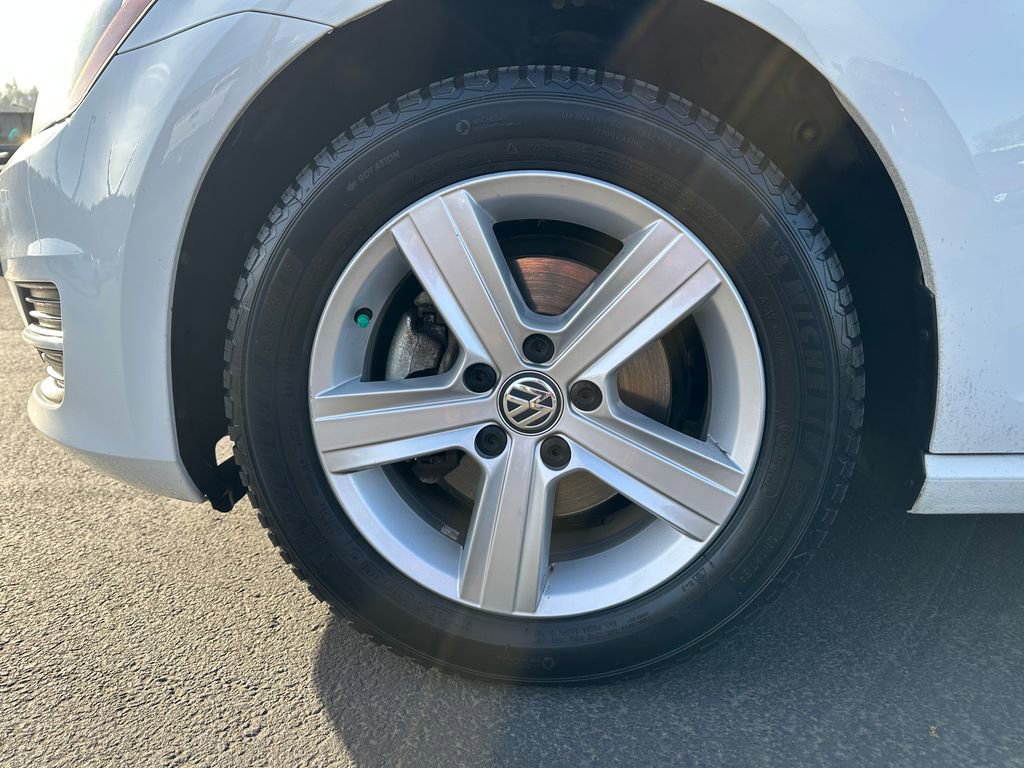 Used 2017 Volkswagen Golf Wolfsburg Edition image 12