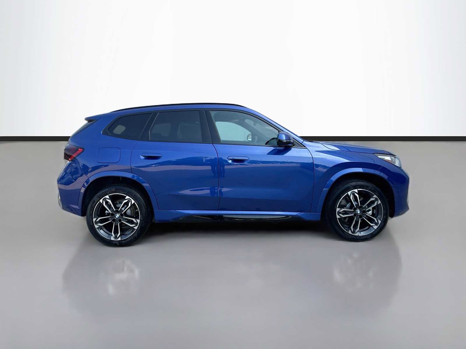 New 2027 BMW X1 xDrive28i AWD/4WD image 7