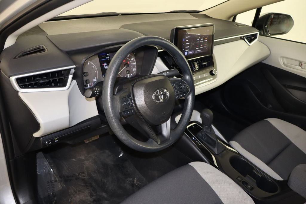 Used 2025 Toyota Corolla LE FWD image 24