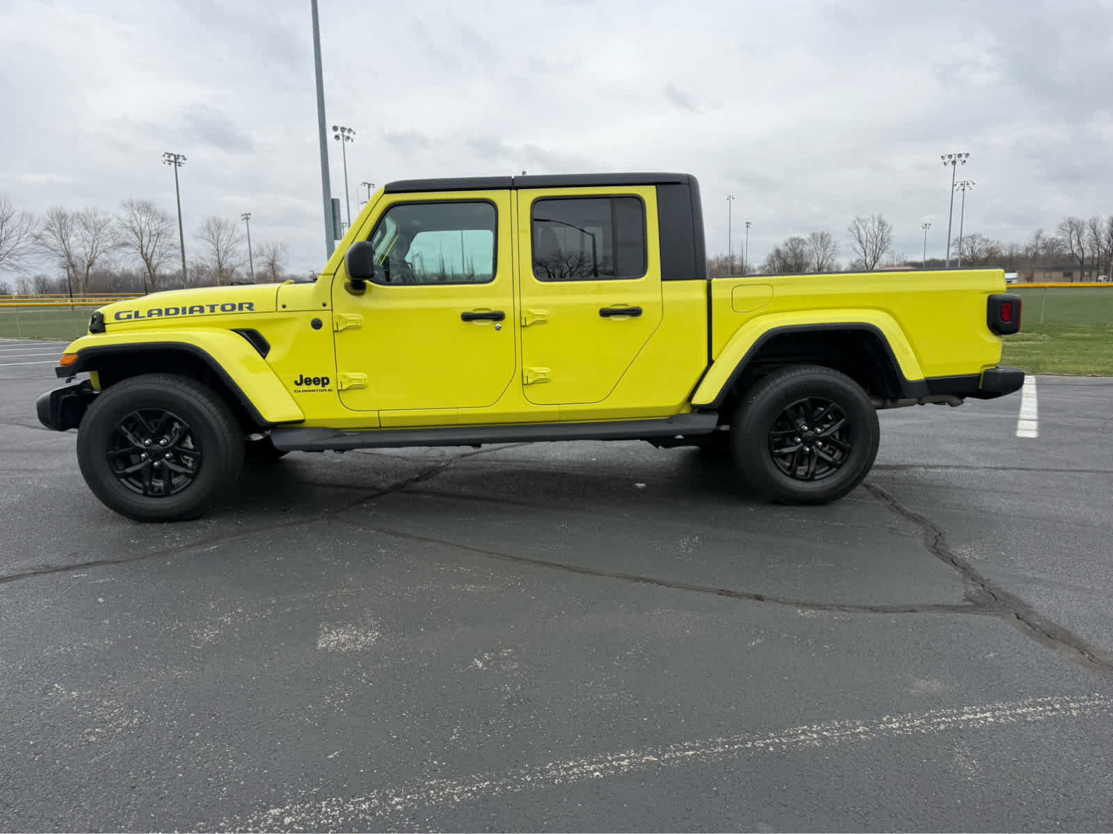 Used 2023 Jeep Gladiator Sport AWD/4WD image 3