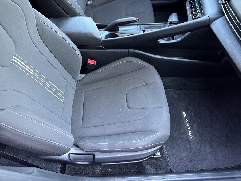 Certified 2025 Hyundai Elantra Sport image 14