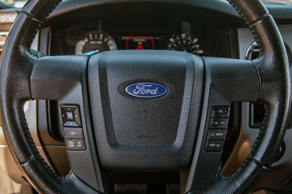 Used 2017 Ford Expedition XLT w/ Equipment Group 201A AWD/4WD image 17