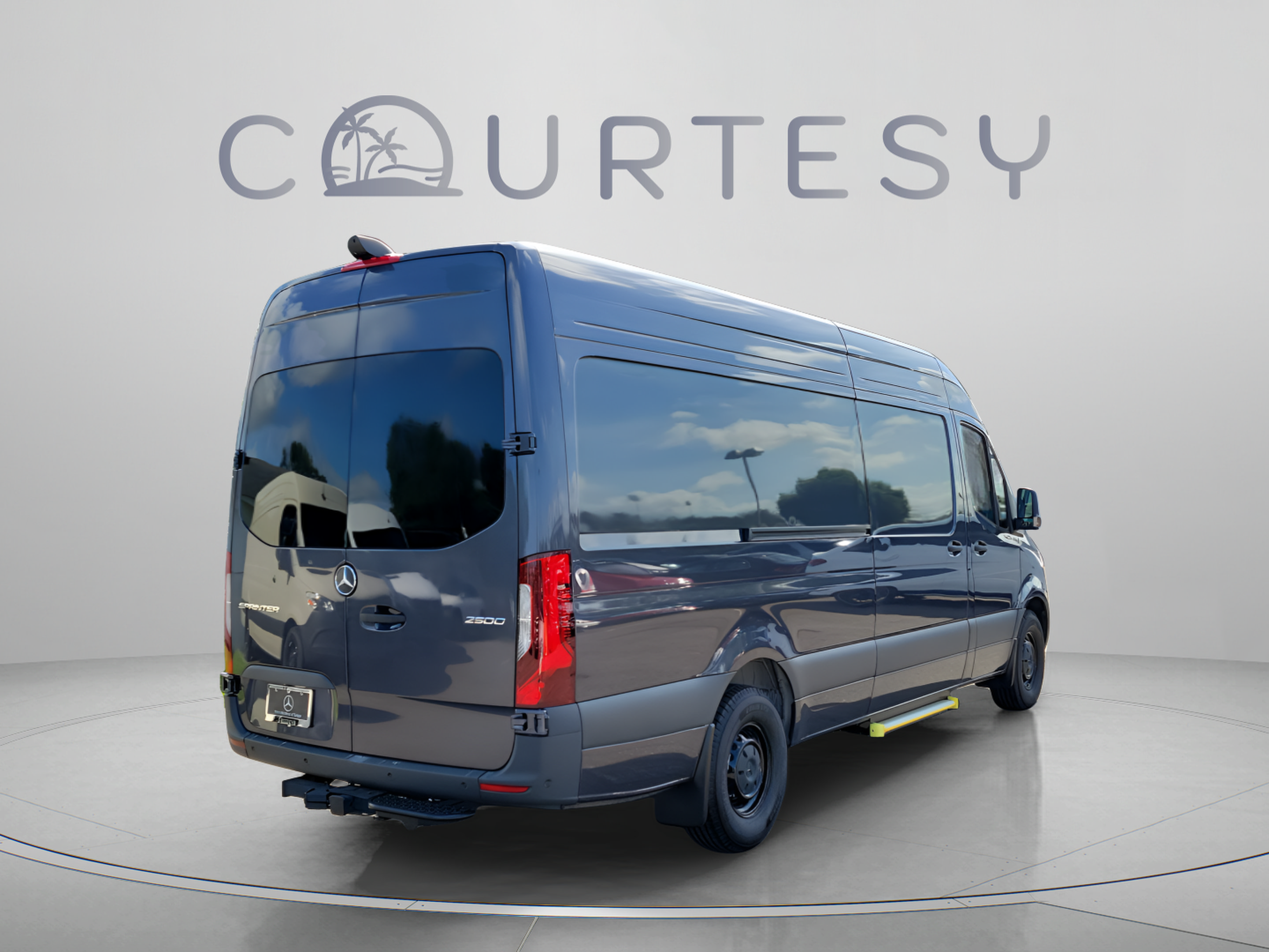 Used 2025 Mercedes-Benz Sprinter 2500 image 3